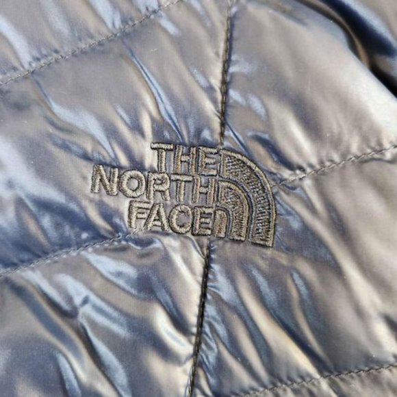 TNF Thermoball parka - Women's size Medium - Picture 7 of 7